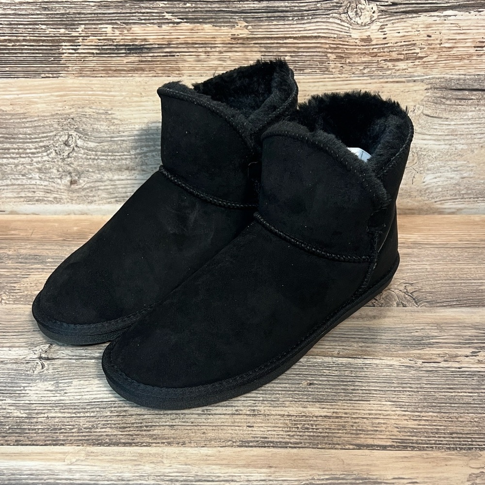 Cushionaire Happy Faux Fur Lined Slip on Booties in Black NEW